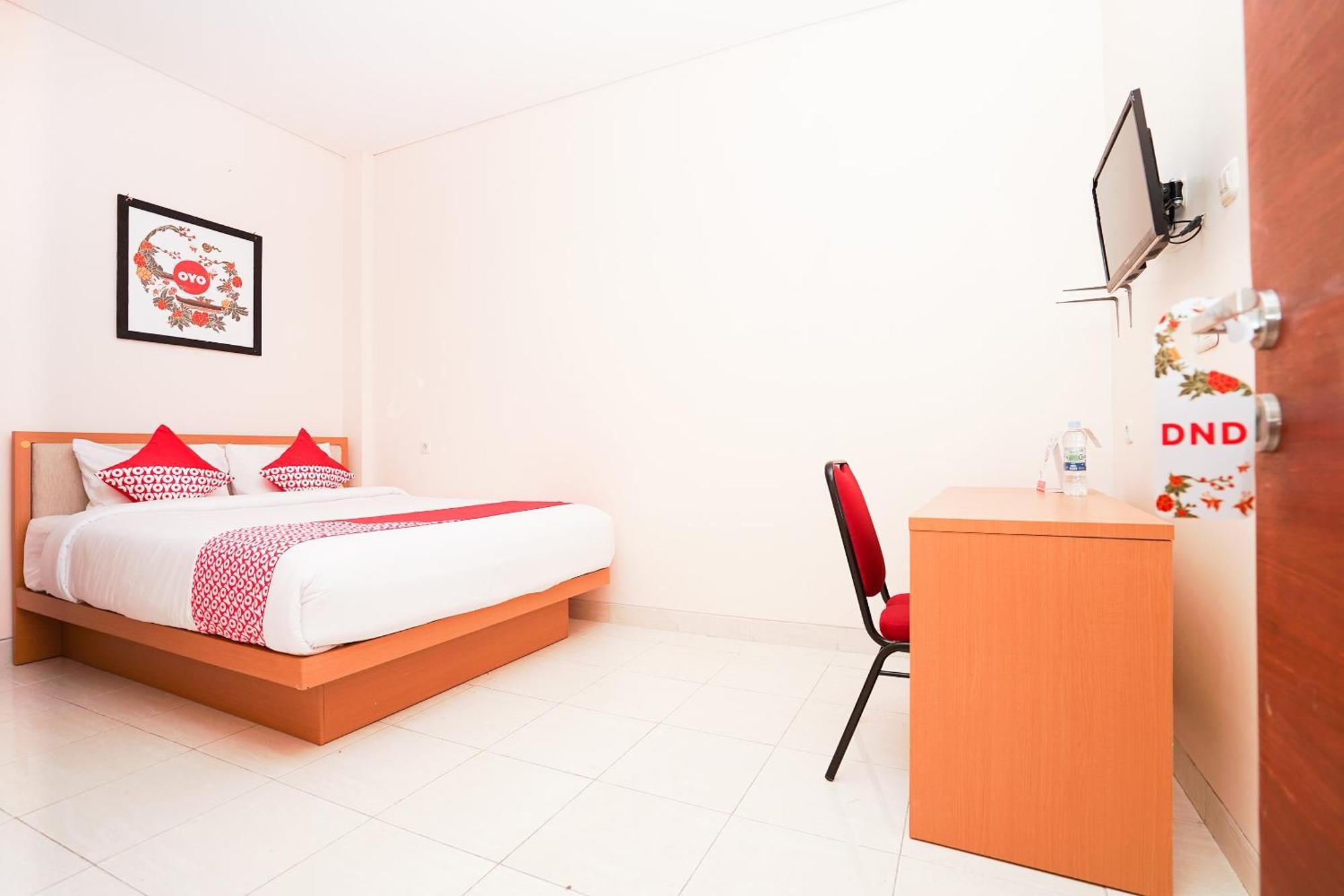 Oyo 782 Menjangan Residence At Citraland 1 Surabaya Exterior photo