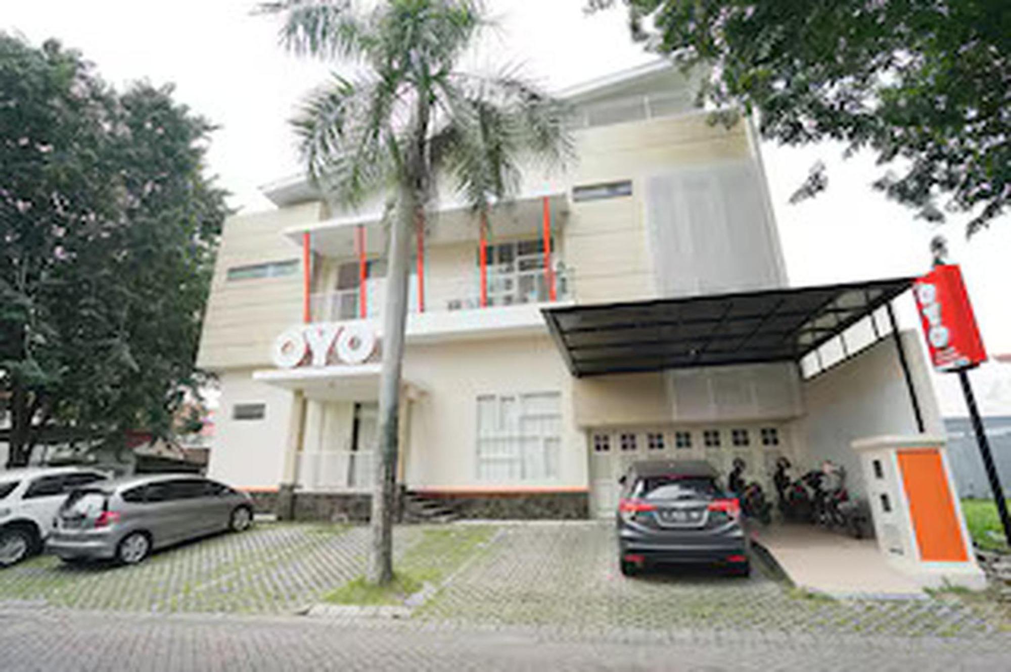 Oyo 782 Menjangan Residence At Citraland 1 Surabaya Exterior photo